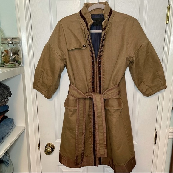 𝅺BCBGMAXAZRIA Belted Zip Up Tan Trench Coat small - Picture 1 of 8
